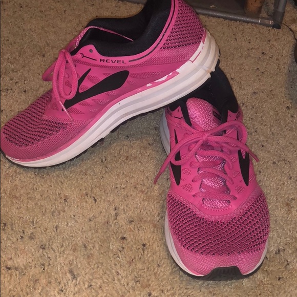Brooks Shoes - Brooks revel